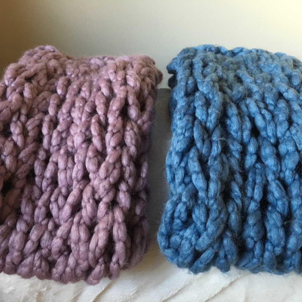 2 HANDMADE Infinity Scarfs - Picture 5 of 5
